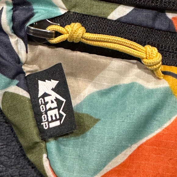 REl Co-op Trail 2 Print Waist Pack with a unique Tropical leaf pattern - Picture 2 of 16